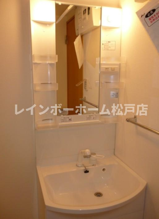 仲介手数料（賃料の1.10ヵ月）の50％OFF対象物件！の洗面所|忙しい朝には欠かせない洗面所です