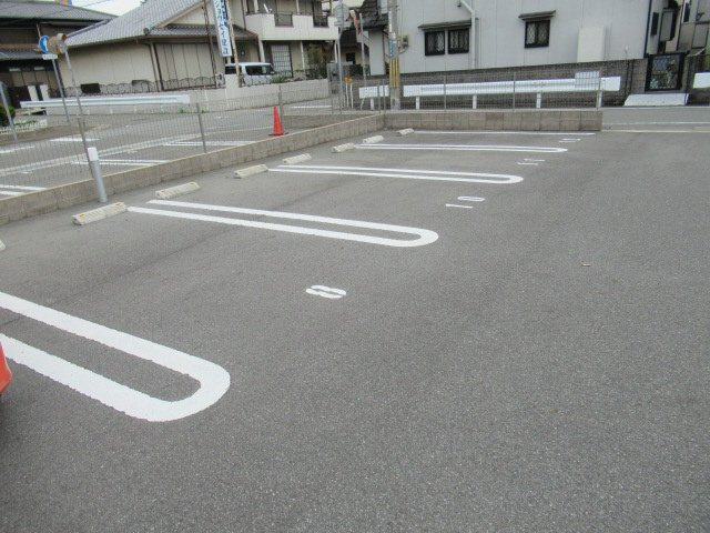 オリエンタルの駐車場