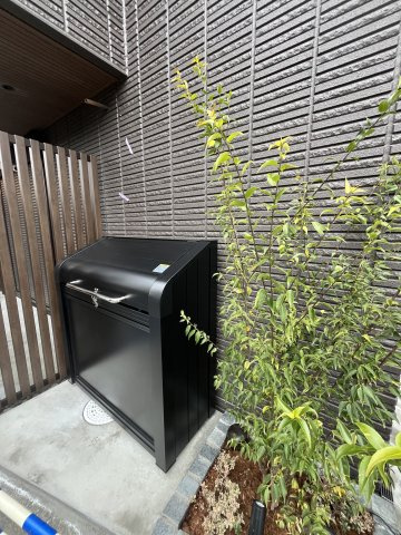 【設備】 | プライムシーズン代々木公園 | 敷地内ゴミストッカー完備