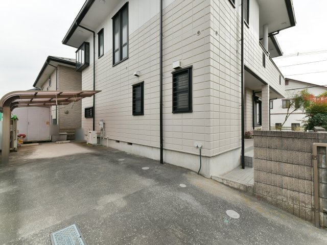 あきる野市秋留　中古戸建の駐車場|２台駐車可能です！(車種による)