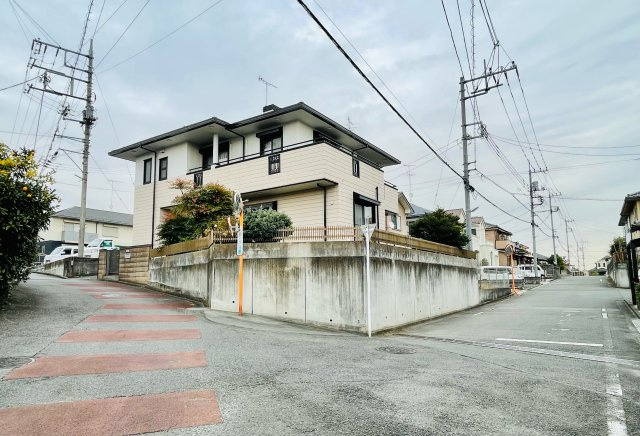 あきる野市秋留　中古戸建の前面道路含む現地写真