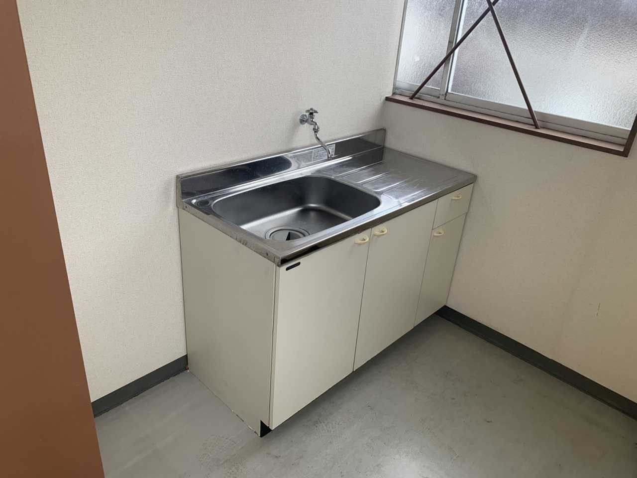 山町貸倉庫のキッチン