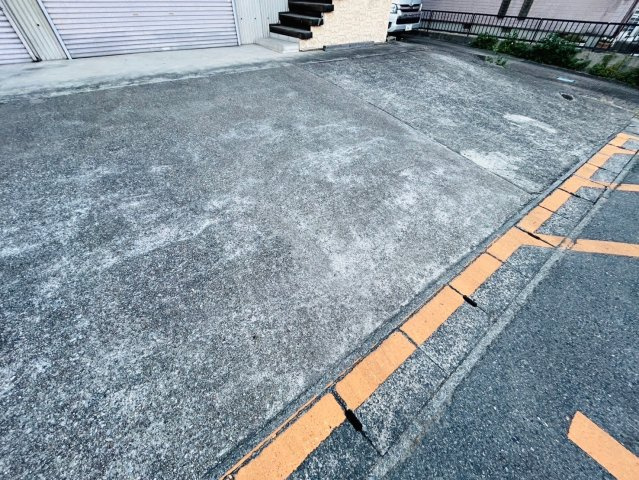 山町貸倉庫の駐車場