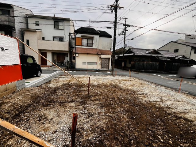 花園春日町の前面道路含む現地写真|地下鉄・JR・京福の３線路利用可能♪