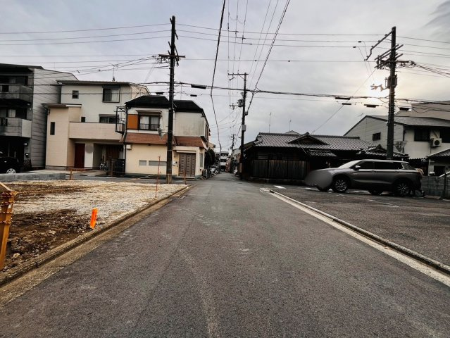 花園春日町の前面道路含む現地写真|小学校まで徒歩６分！ 周辺施設までの距離を実際に現地で体感していただけます！