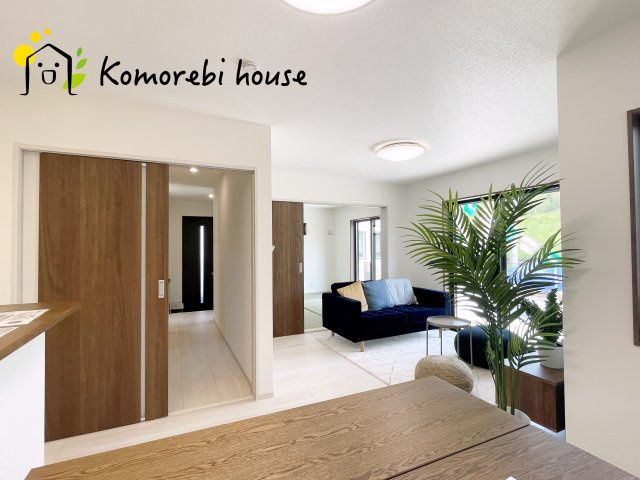 川島町下伊草　新築一戸建て　いろどりアイタウン　07の居間・リビング|ゆったりとした居間です