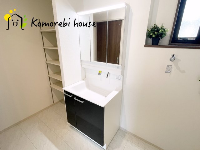 川島町下伊草　新築一戸建て　いろどりアイタウン　07の独立洗面台|使いやすい独立洗面台です