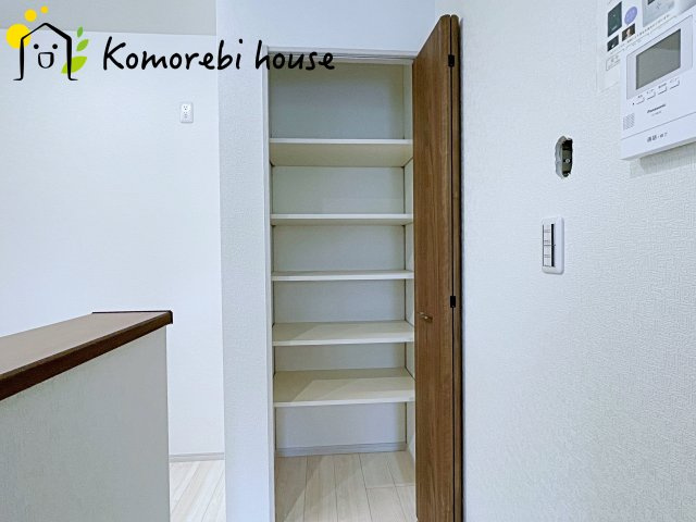 川島町下伊草　新築一戸建て　いろどりアイタウン　07の収納|小物を収納するのに便利です
