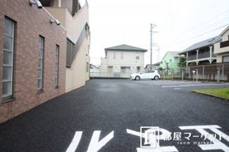 【駐車場】