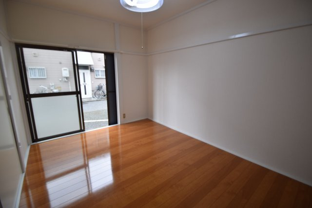 佐久間ハイツＡの寝室|居室はフローリング