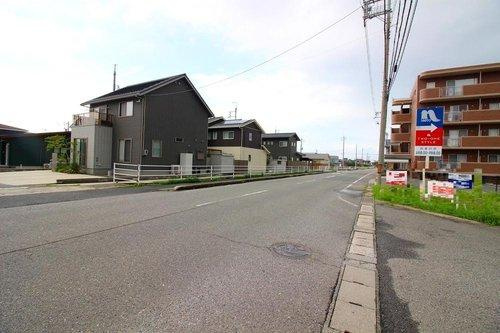 ■□淀江町佐陀売土地□■の前面道路含む現地写真|生活道路沿いの為、目立つ立地になります。