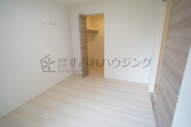 D-room昆陽北の寝室|参考、同建物・反転間取りの号室