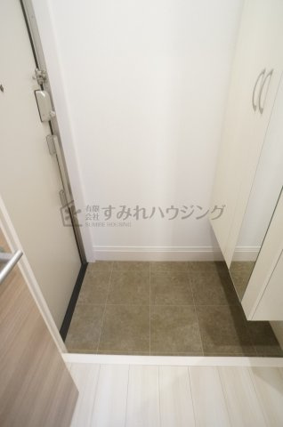 D-room昆陽北の玄関|参考、同建物・反転間取りの号室