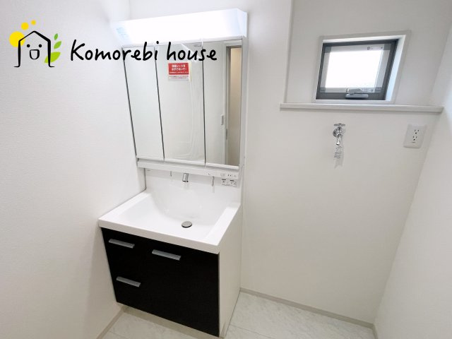 川島町下伊草　新築一戸建て　いろどりアイタウン　11の独立洗面台|使いやすい独立洗面台です
