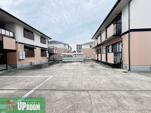 エヴァーグリーンの駐車場