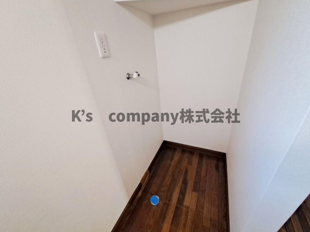 ◎高座郡寒川町一之宮2丁目　中古戸建のランドリースペース|洗面台向かいにあるデッドスペースを有効活用している洗濯機置場です☆