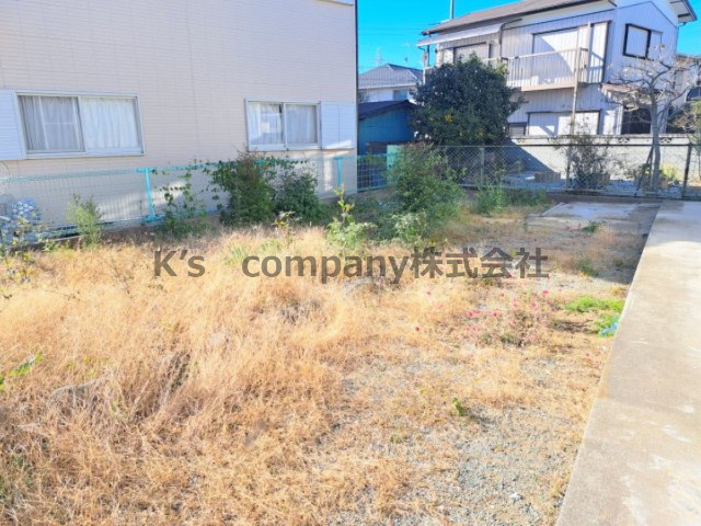 ◎高座郡寒川町一之宮2丁目　中古戸建の庭|広めのお庭☆陽当たりがいいので家庭菜園等もできます♪