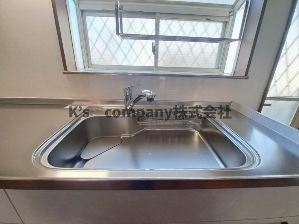 ◎高座郡寒川町一之宮2丁目　中古戸建のキッチン|耐久性に優れたステンレス素材のシンク◇