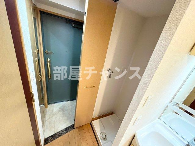 プレサンス鶴舞駅前ブリリアントの玄関