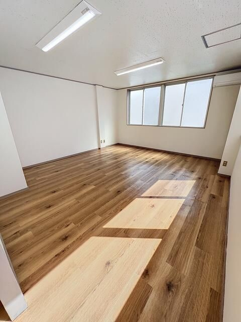 サンライズビルの寝室
