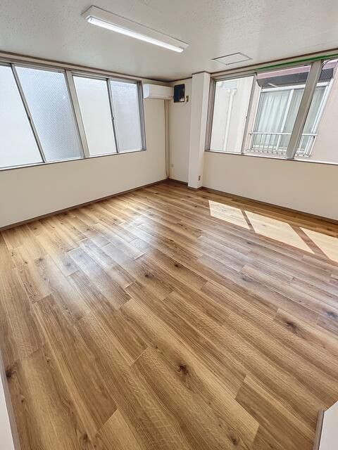 サンライズビルの寝室
