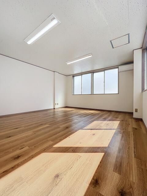 サンライズビルの寝室