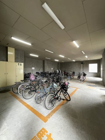 グラン・ドムール松戸の駐車場|駐輪場は躯体の中にありますので雨に濡れる心配はありません