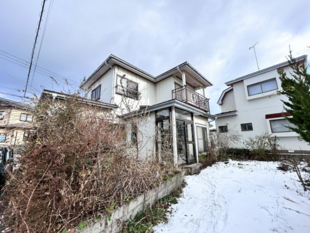 八戸市大字大久保字行人坂の外観|【住宅ローン減税対象】価格には消費税、リフォーム費用を含みます。リフォーム中でもご案内可能。内覧希望の方はお電話ください。屋根外壁は塗装を行います。