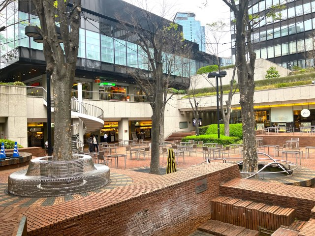 【外観】 | 都庁前駅徒歩1分 貸店舗 B1階 37.31坪 スケルトン