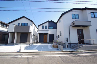 【前面道路含む現地写真】