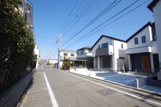 【前面道路含む現地写真】