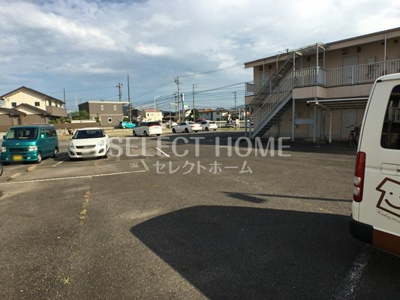 【駐車場】 | パレスミソノA | 駐車場があるので、車を買う予定の方も安心です