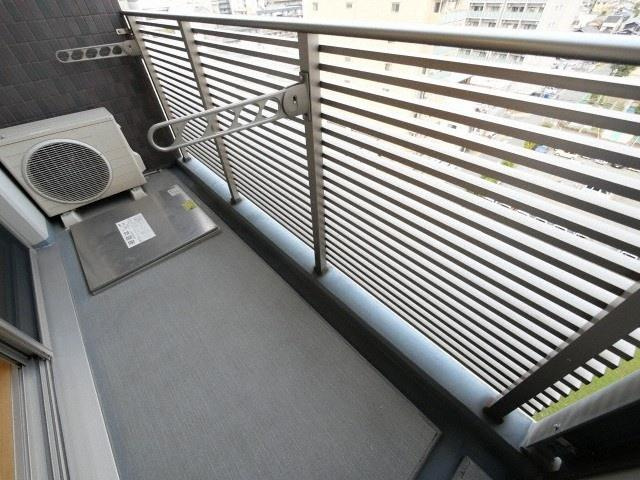 ドゥーエ江坂IIのバルコニー