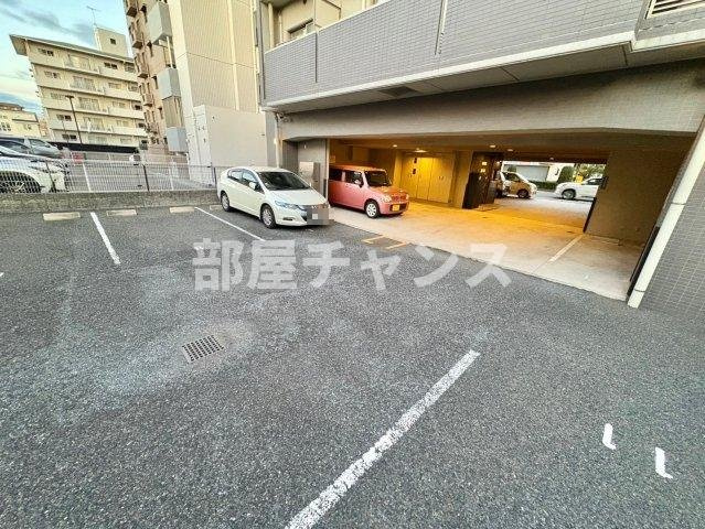 willDo高畑の駐車場