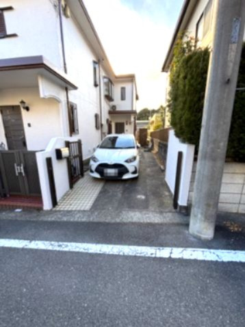 お車のサイズによっては縦置きで2台駐車可能！