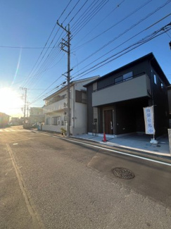 【前面道路含む現地写真】