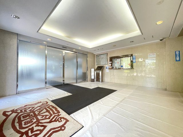 ライオンズガーデンシティ本八幡のエントランス