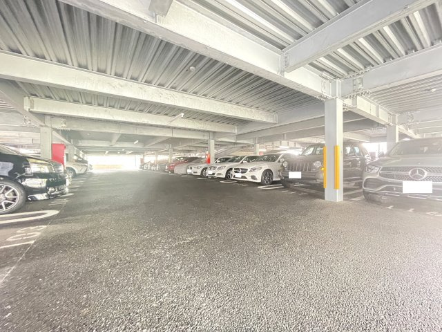 ライオンズガーデンシティ本八幡の駐車場
