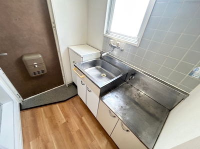 【玄関】 | エレガンスハイツ駅東 | 別号室の写真になります。現況優先。