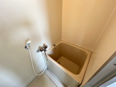 【浴室】 | エレガンスハイツ駅東 | 別号室の写真になります。現況優先。