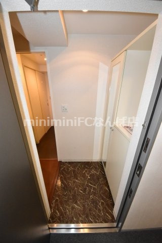 ウォブ本町ウエストの玄関