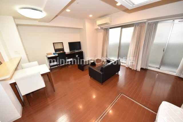 ウォブ本町ウエストの居間・リビング