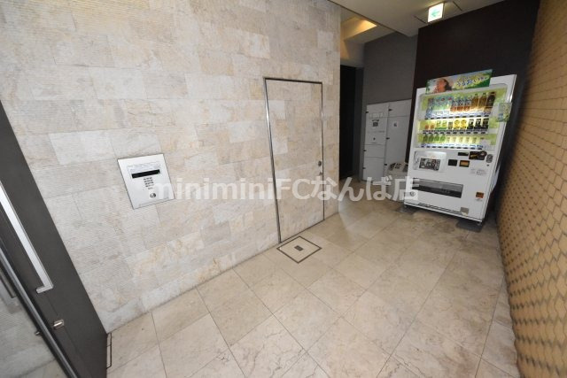 ウォブ本町ウエストのエントランス