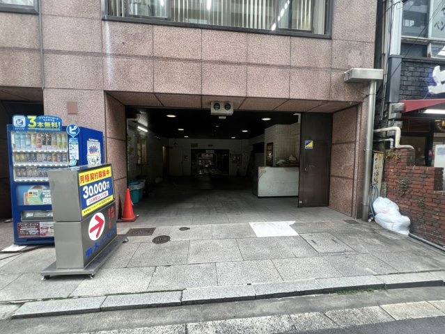 本町明大ビルの駐車場