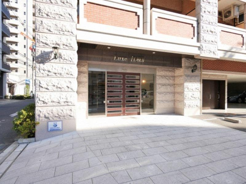 Luxe江坂IIのエントランス