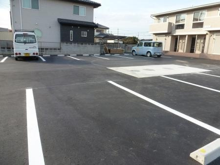 カーサ ブルーノの駐車場