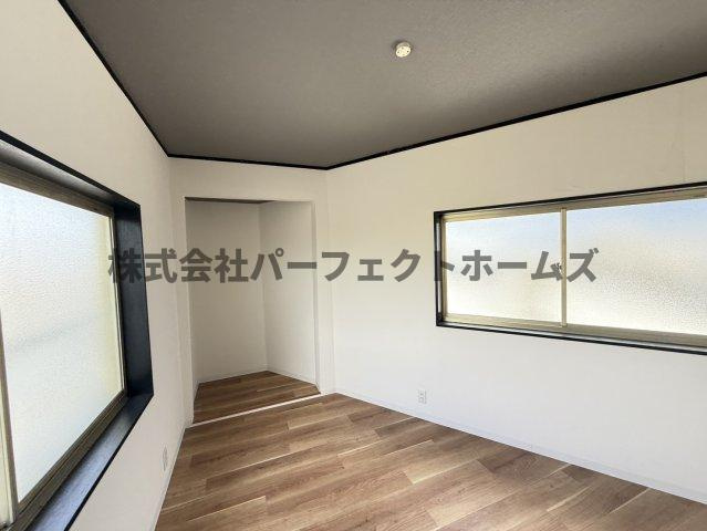 仁和寺本町BASE ガレージハウスの洋室