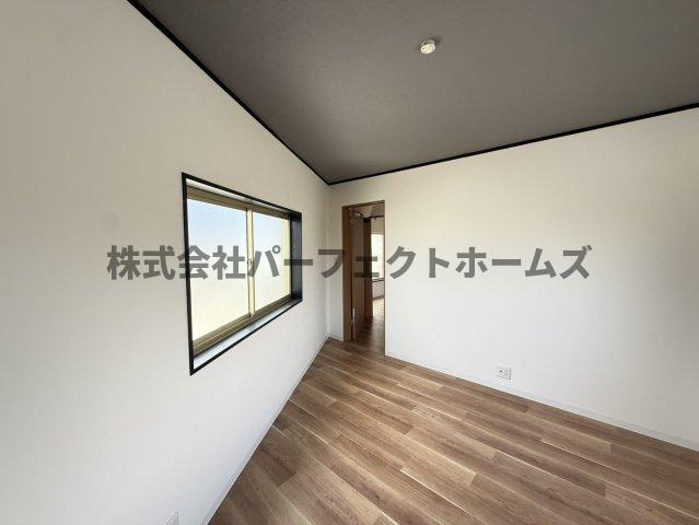 仁和寺本町BASE ガレージハウスの居間・リビング