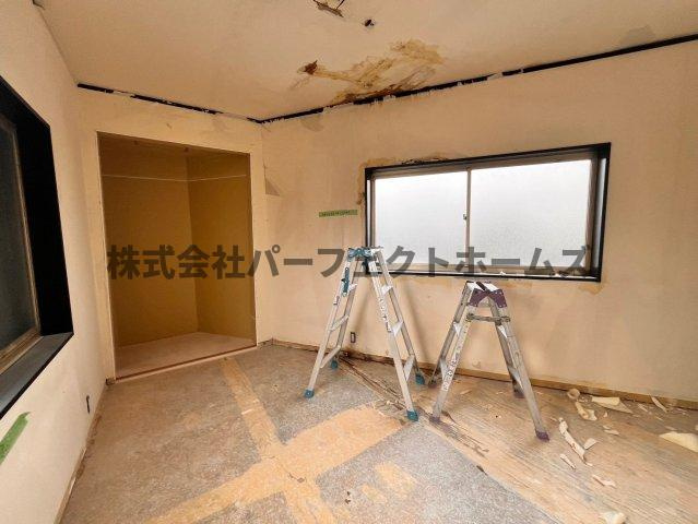 仁和寺本町BASE ガレージハウスの洋室