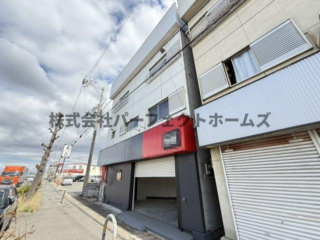 仁和寺本町BASE ガレージハウスの外観|きれいな外観です